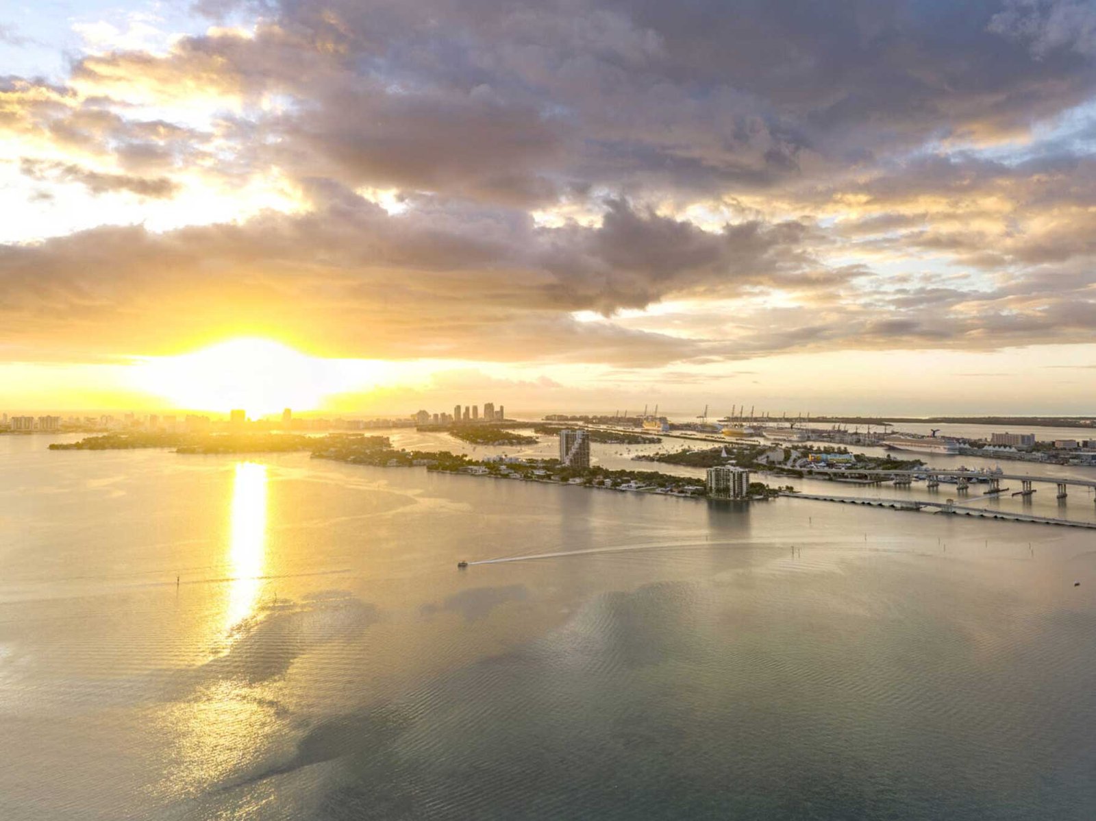 The EDITION Residences, 2121 North Bayshore Drive, Edgewater Miami &mdash; bay and skyline view 3