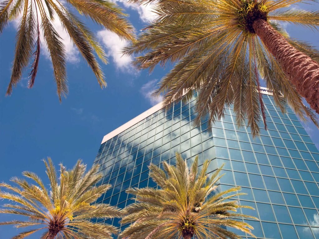 - Riviera Isles: A Tranquil and Luxurious Fort Lauderdale Neighborhood