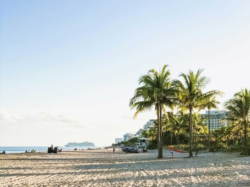 - Jungle Queen Riverboat: Exploring the Beauty of Fort Lauderdale