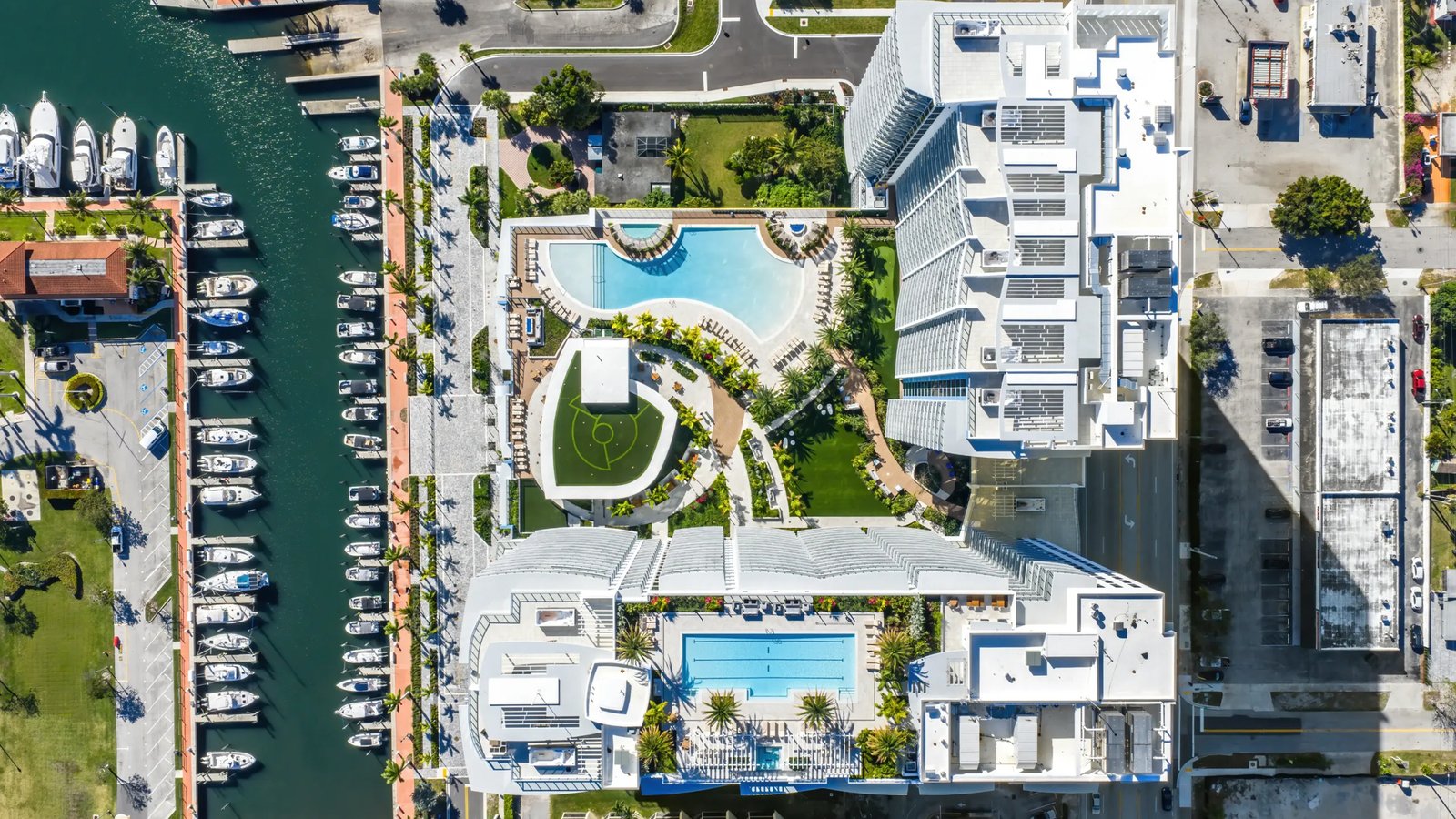 The pool deck at Nautilus 220 seen from above