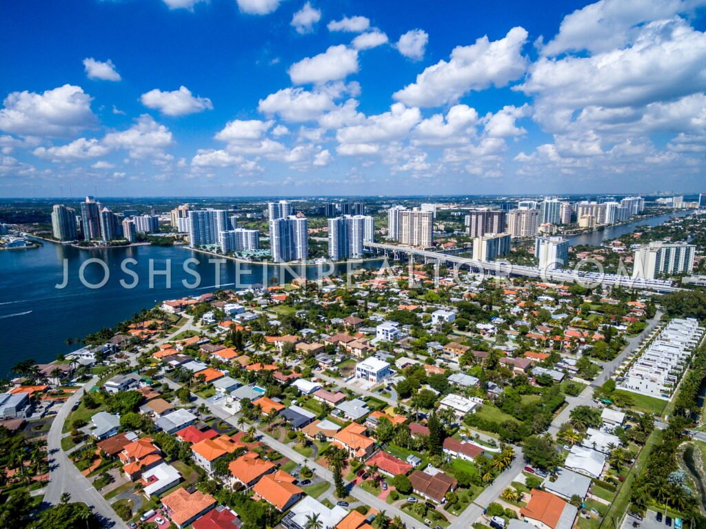 Aerial view of Homes in Aventura, Miami
