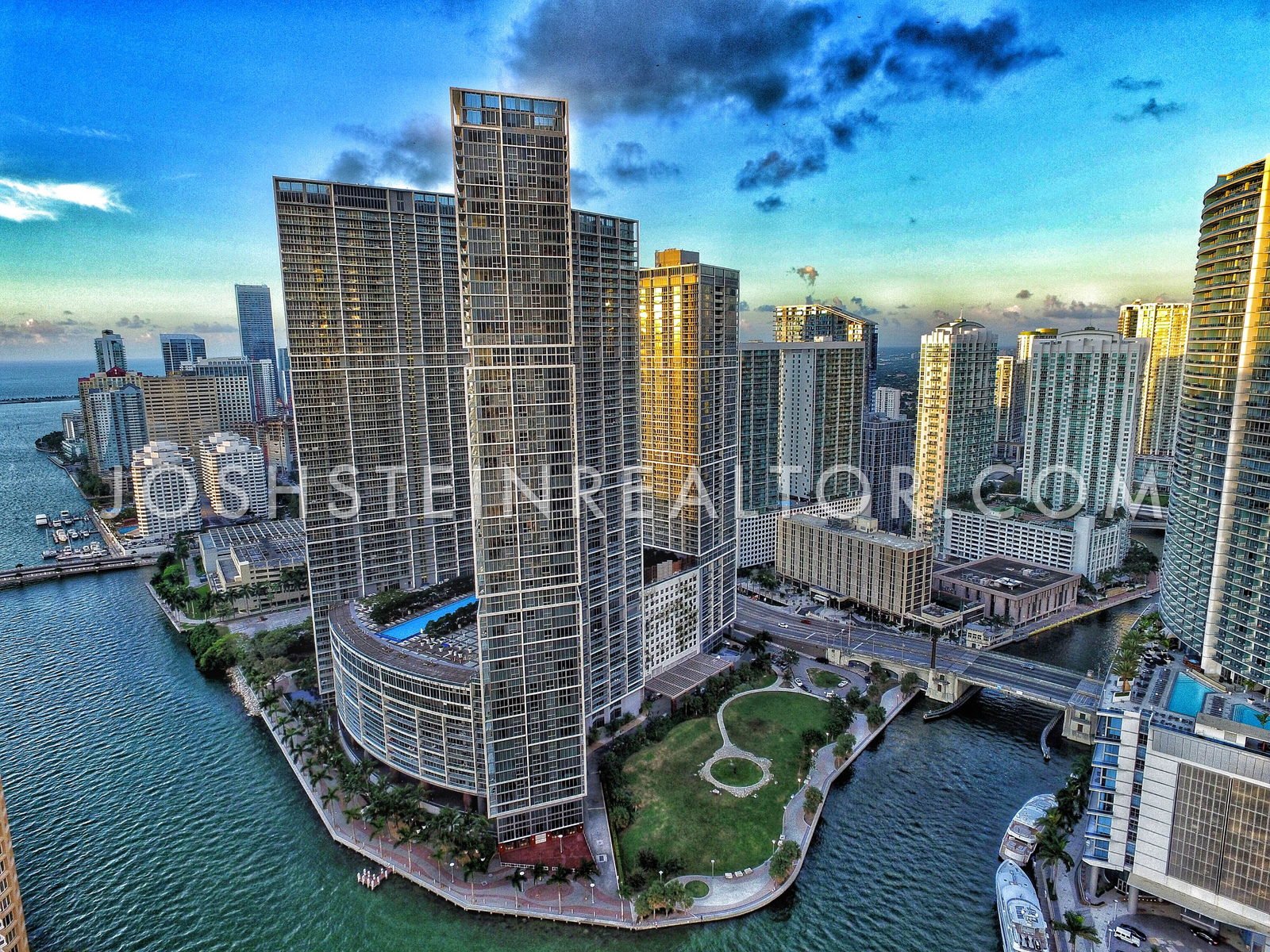 Aerial view of Icon Brickell in Brickell
