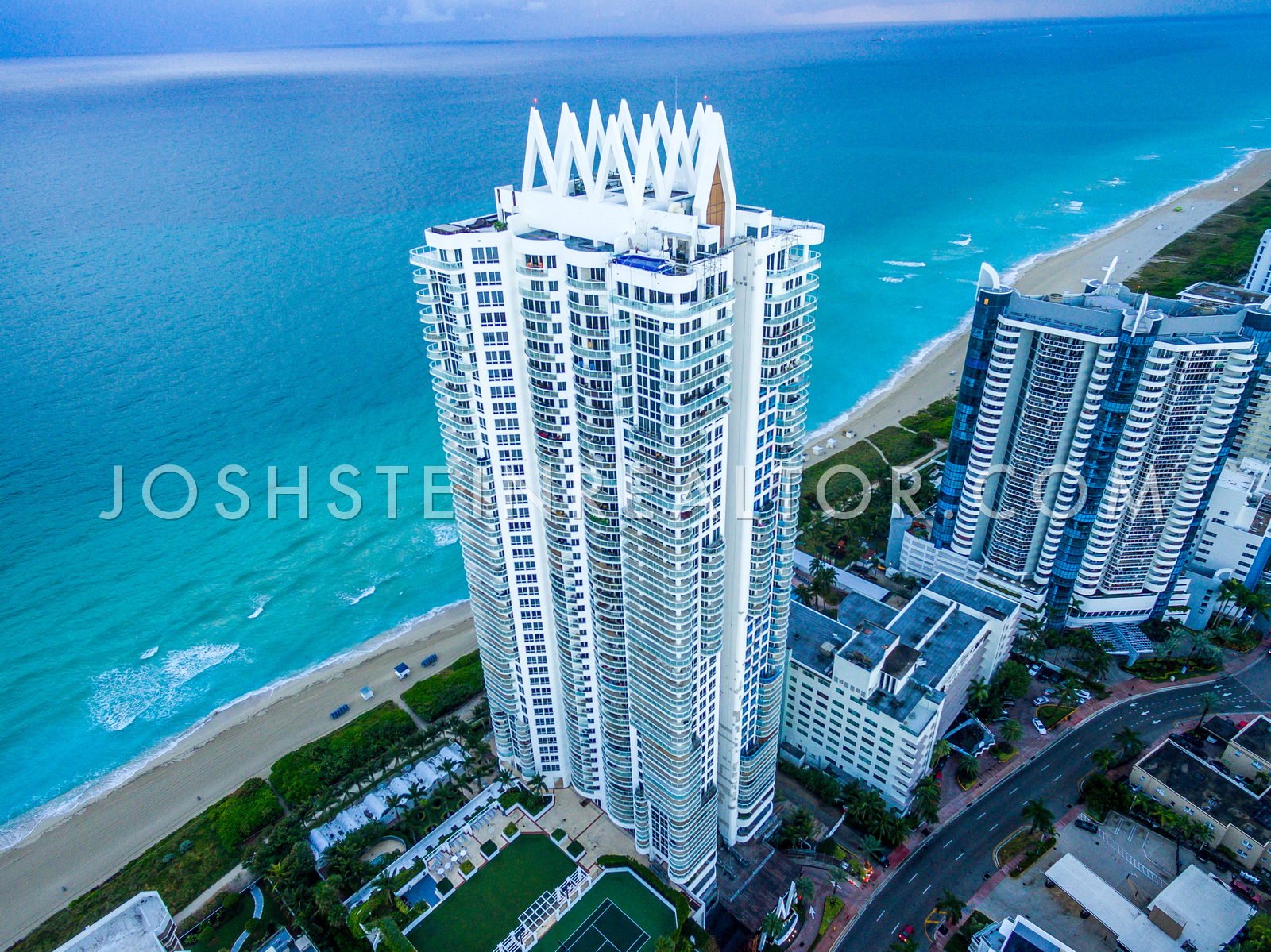 Aerial view of Akoya in Miami Beach