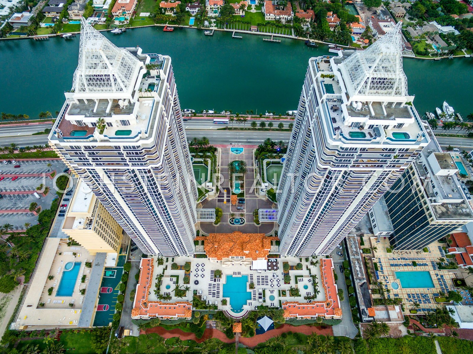 Aerial view of Blue &amp;amp;amp;amp;amp;amp;amp; Green Diamond in Miami Beach