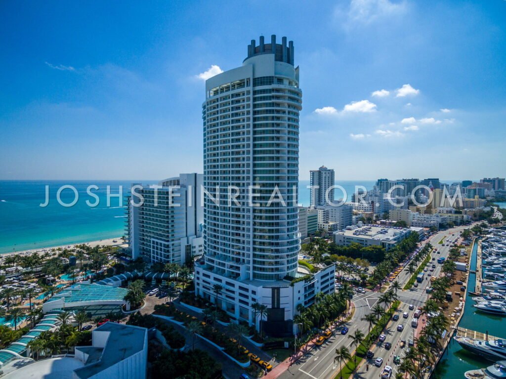 Aerial view of Fontainebleau in Miami Beach