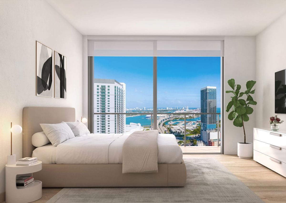 600 miami worldcenter pool